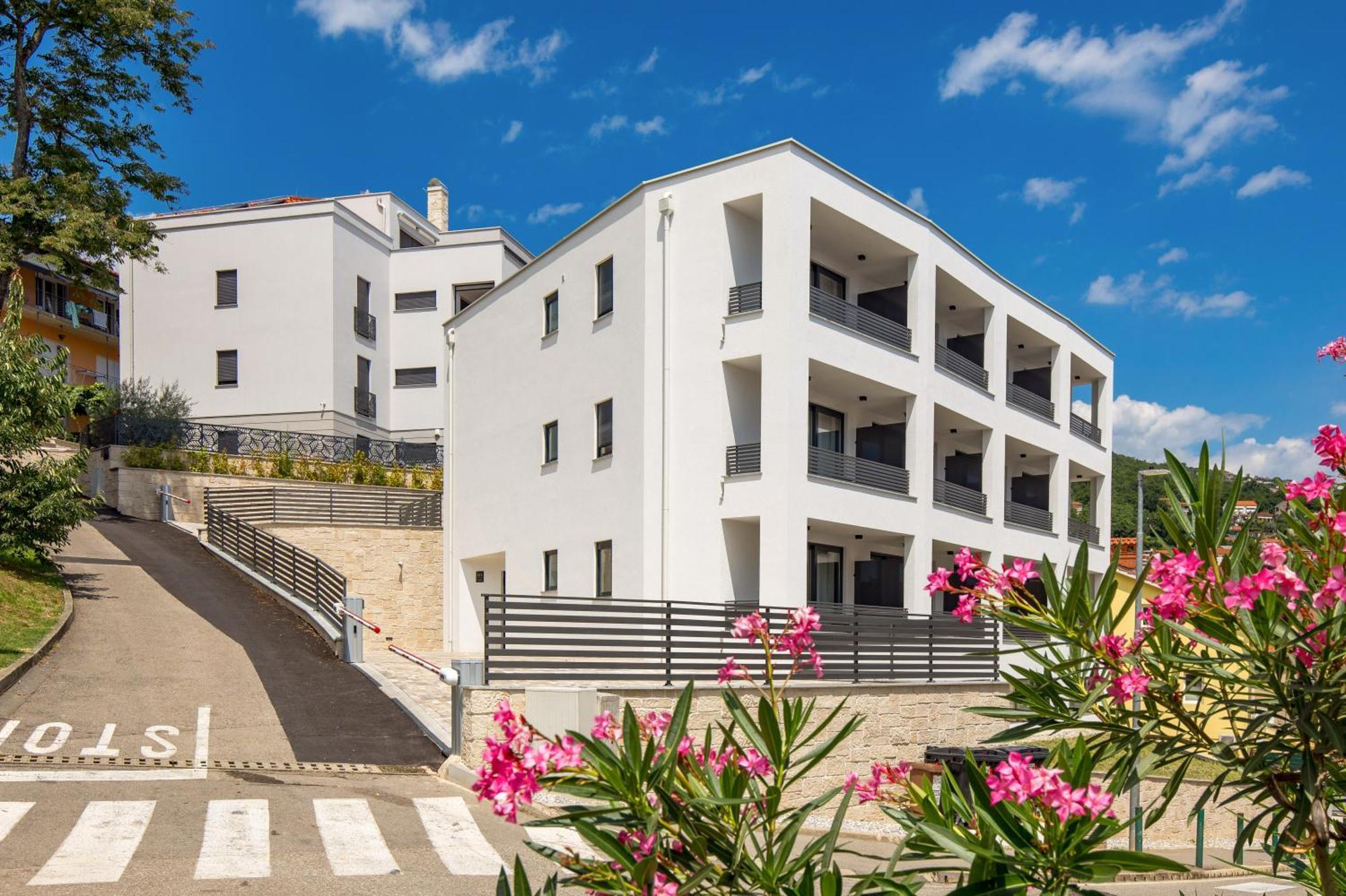 Belinda Apartments With Balcony & Private Parking Opatija Exterior foto