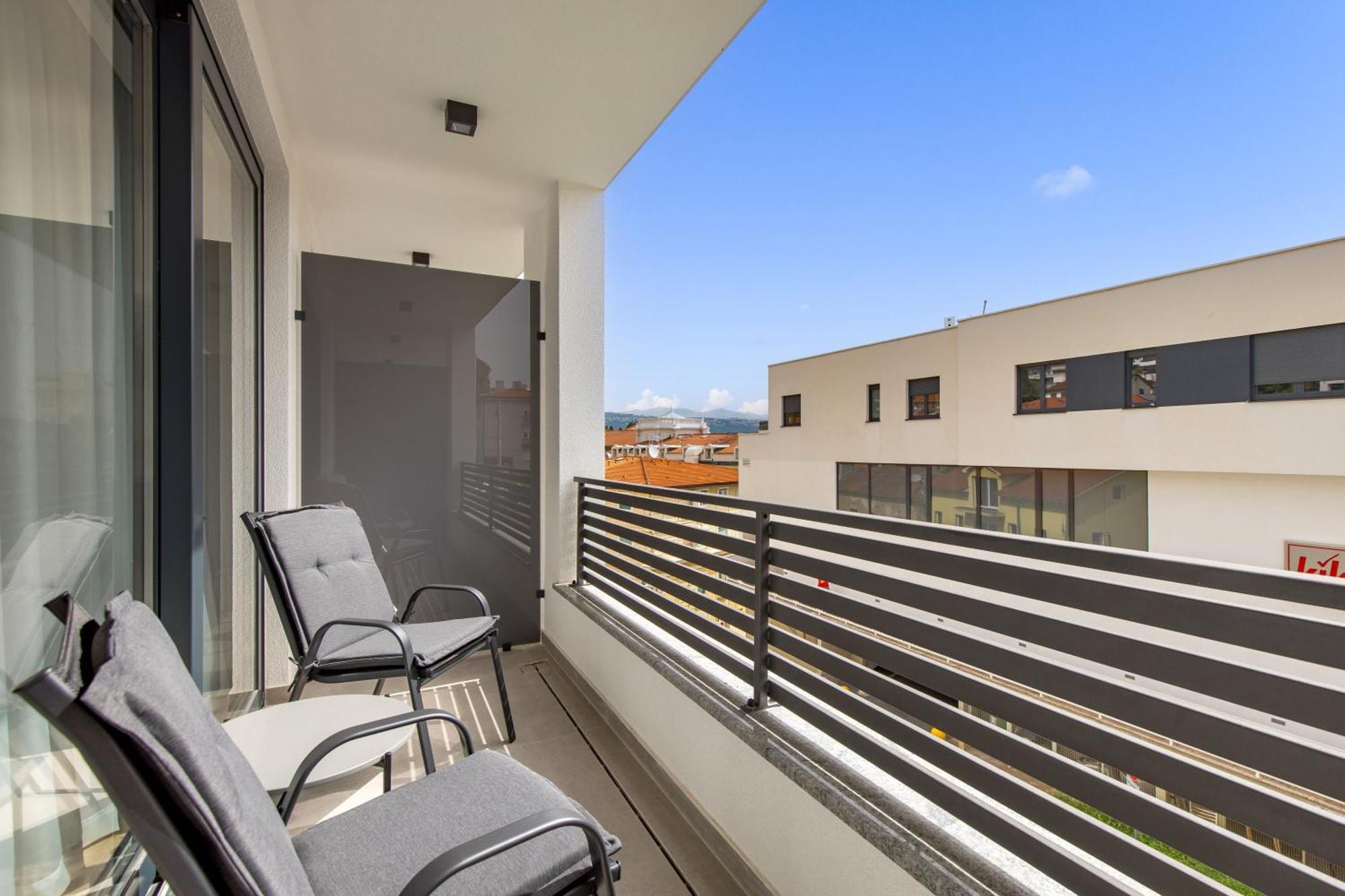 Belinda Apartments With Balcony & Private Parking Opatija Exterior foto